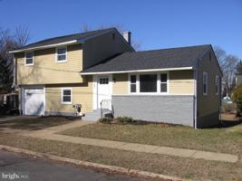 featured image of 7 W 7th St