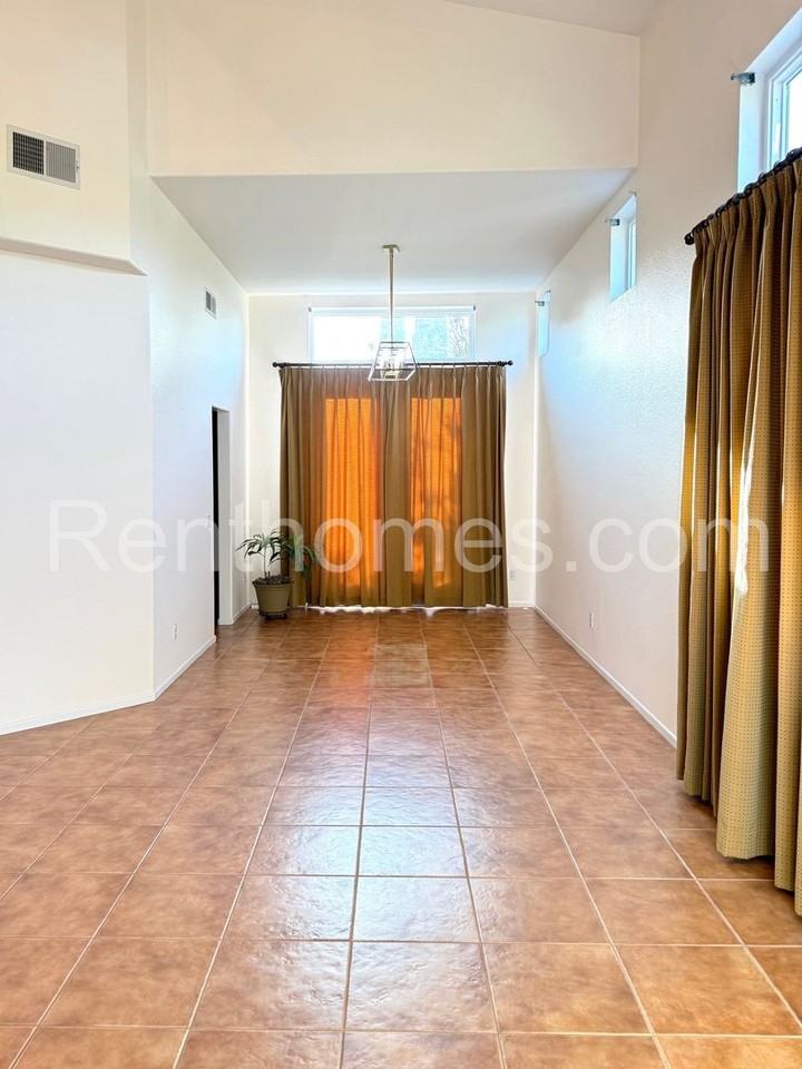 10957 Sunny Mesa Rd - Photo 3 of 41