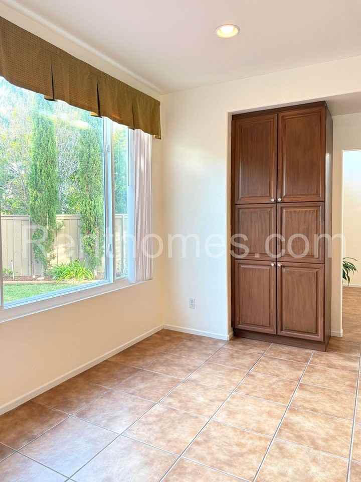 10957 Sunny Mesa Rd - Photo 6 of 41