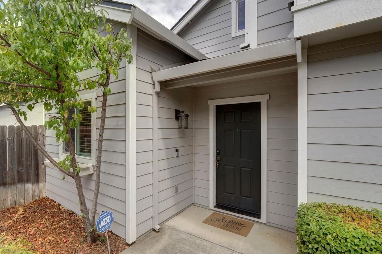 6455 Laguna Mirage Ln - Photo 4 of 50