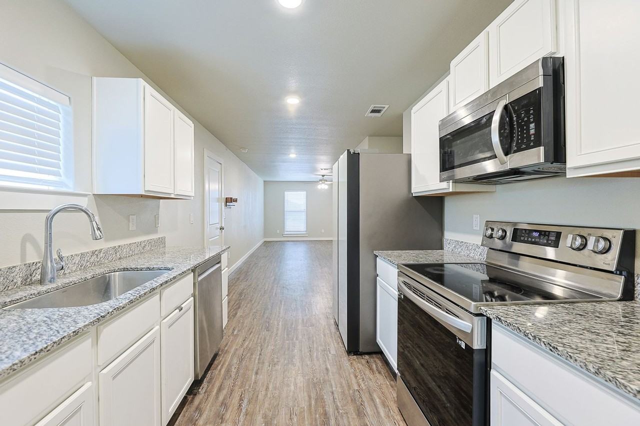 410 E 30th St - Photo 6 of 20