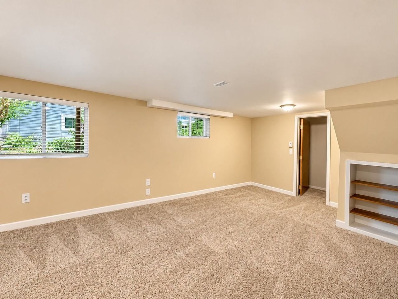 5753 40th Ave Ne - Photo 4 of 26