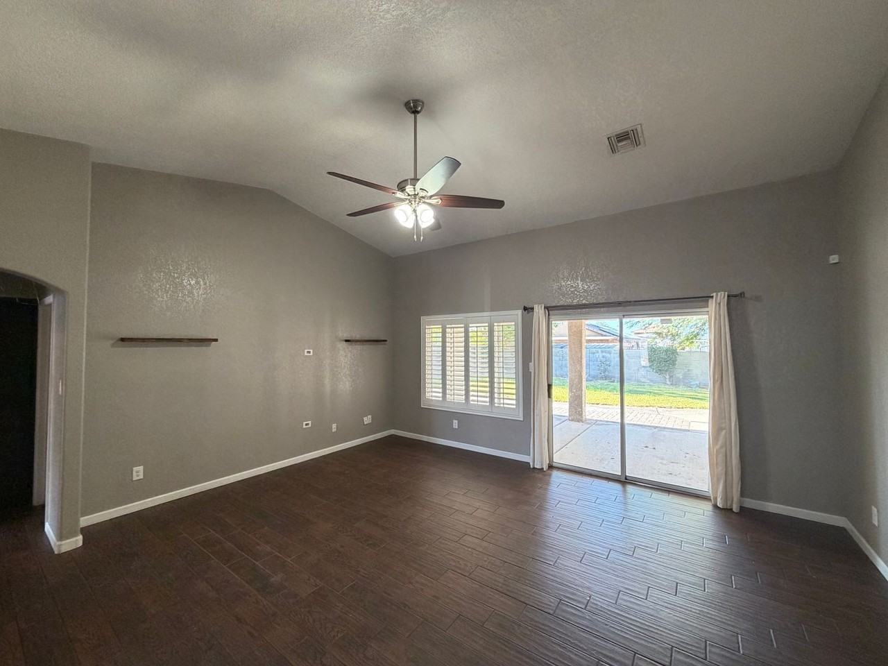 1633 E B St - Photo 4 of 36