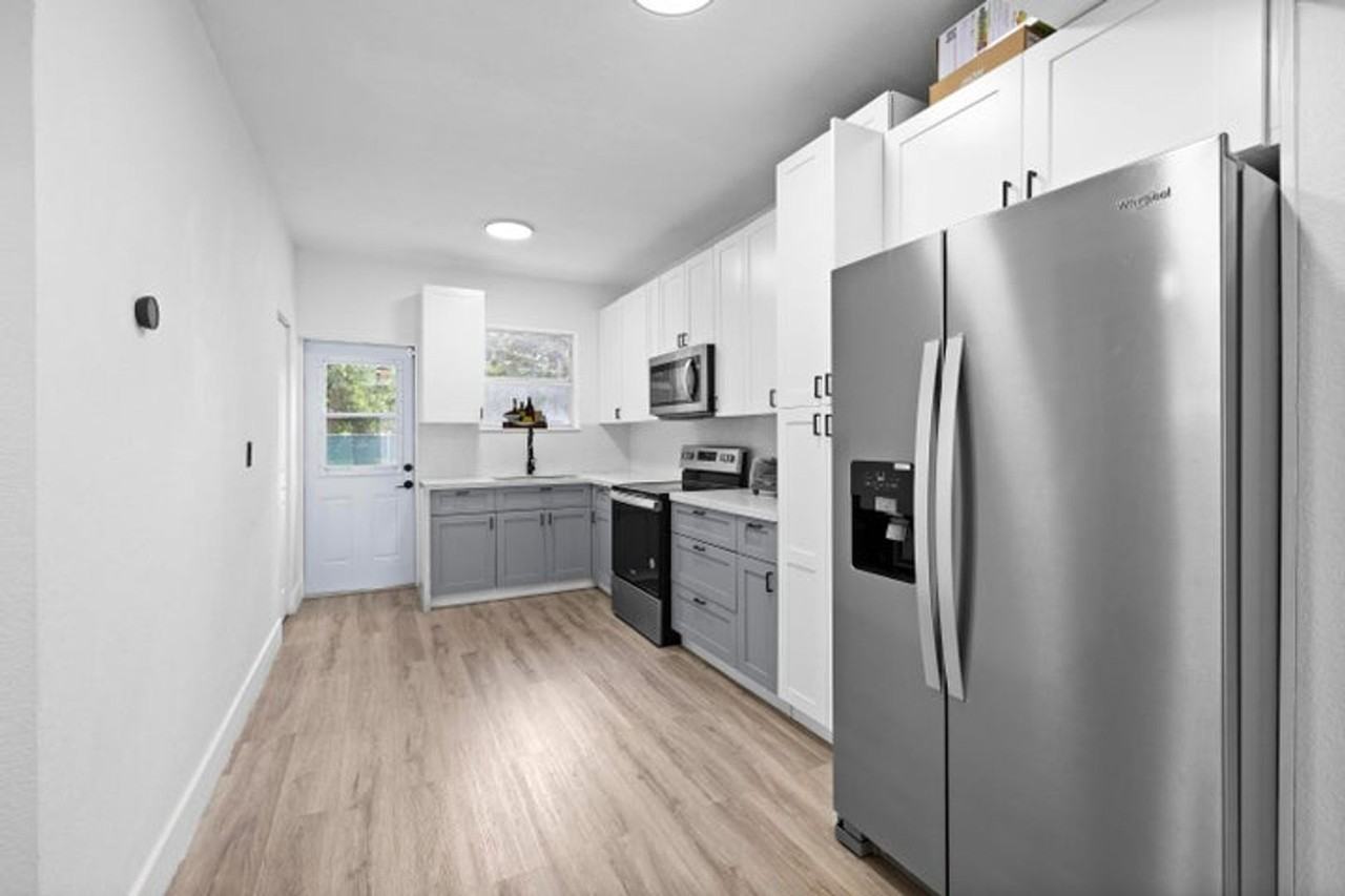 28 Ne 165th St - Photo 3 of 20