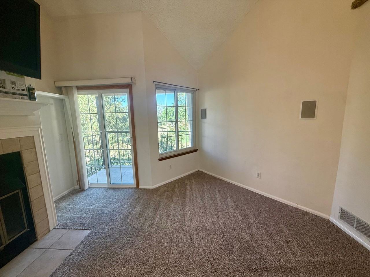 13751 E Lehigh Ave - Photo 5 of 35