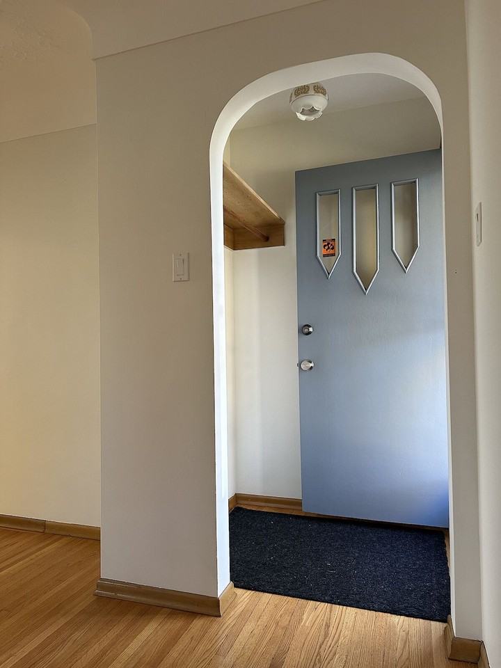 13323 109a Ave Nw - Photo 2 of 26