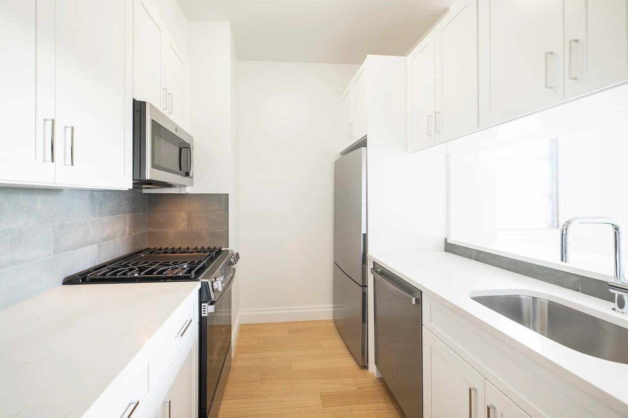 21 West Street - Photo 3 of 11