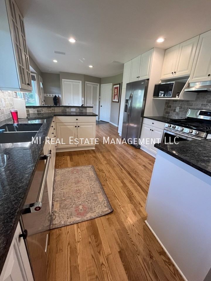 1365 Heather Dr - Photo 2 of 19