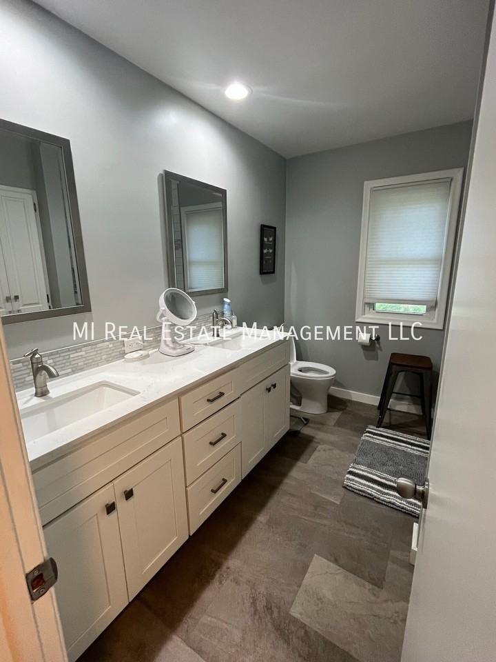 1365 Heather Dr - Photo 3 of 19
