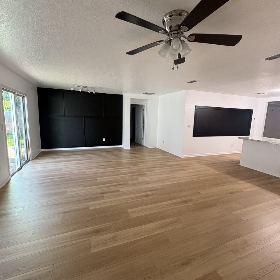 113 Paradise Ct - Photo 2 of 17