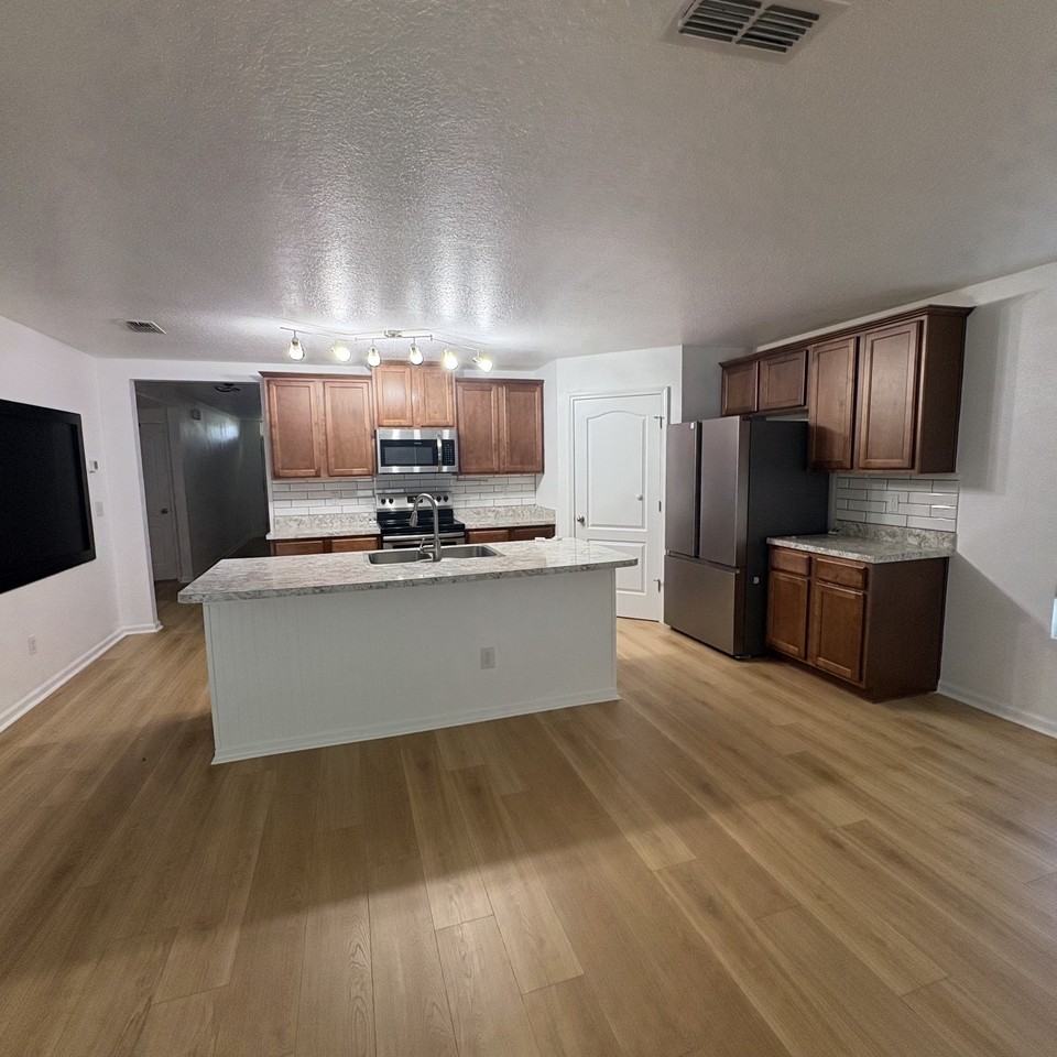 113 Paradise Ct - Photo 4 of 17