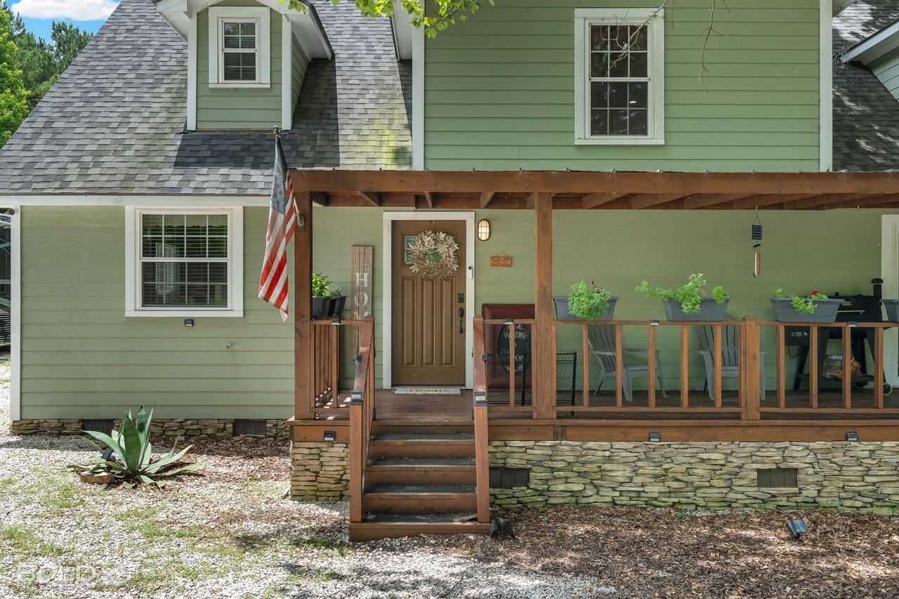 1034 Cattlemans Trl - Photo 2 of 50
