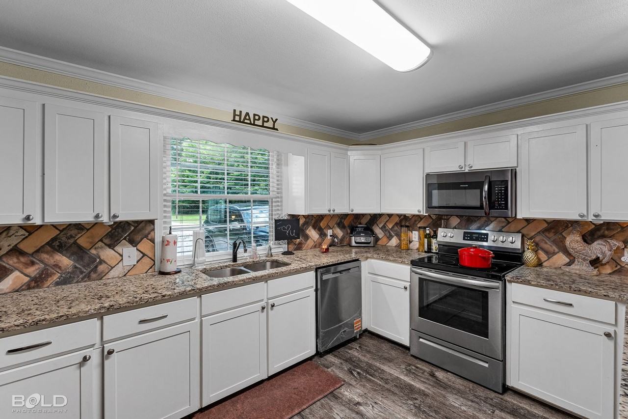 1034 Cattlemans Trl - Photo 5 of 50