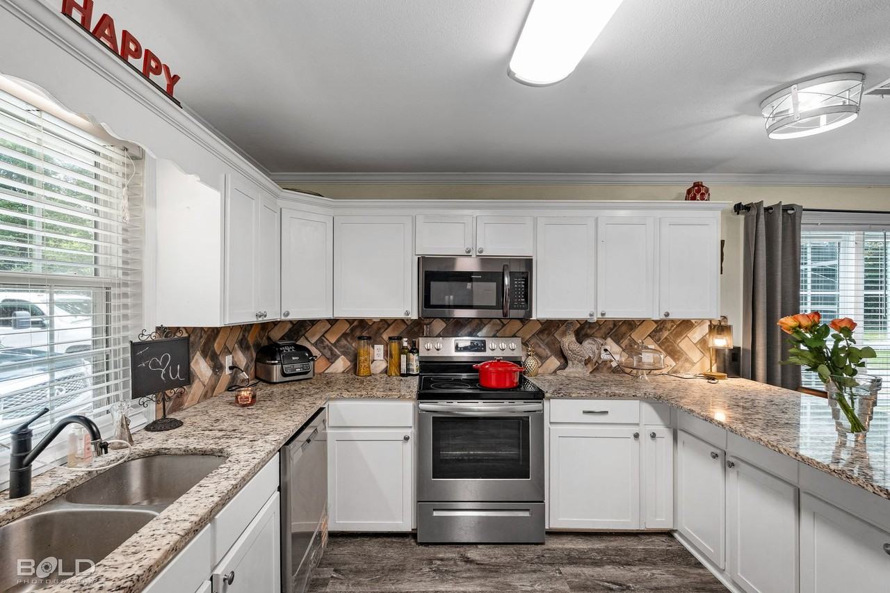 1034 Cattlemans Trl - Photo 6 of 50