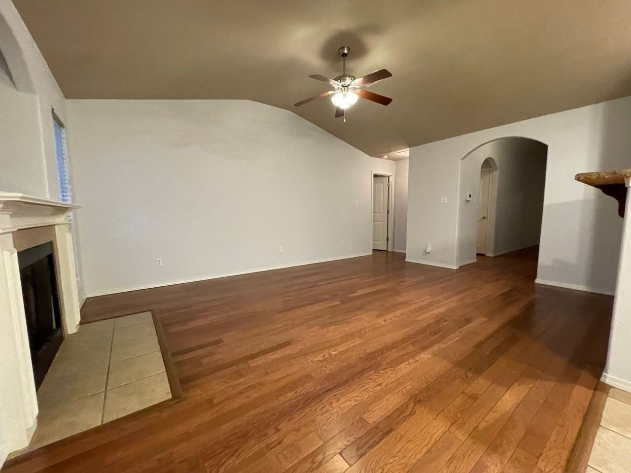 7812 Parkview Dr - Photo 4 of 15