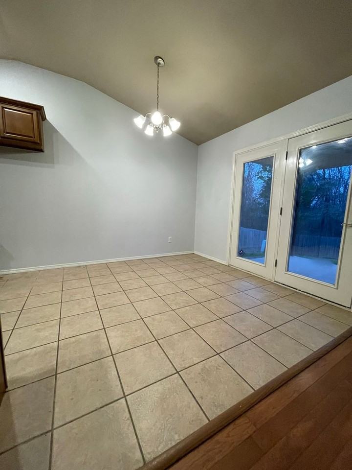 7812 Parkview Dr - Photo 5 of 15