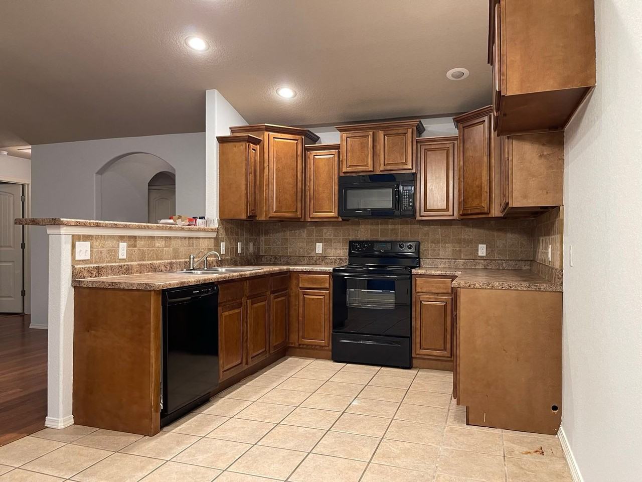 7812 Parkview Dr - Photo 6 of 15