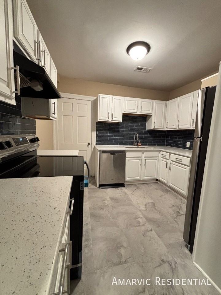 1402 Mcadoo St - Photo 2 of 9