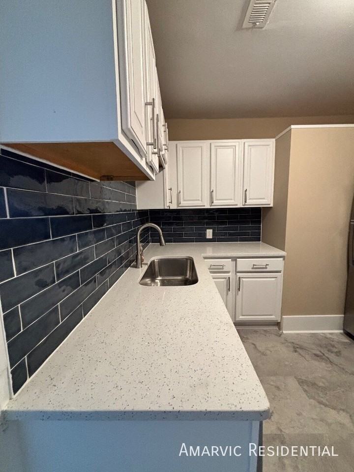 1402 Mcadoo St - Photo 3 of 9