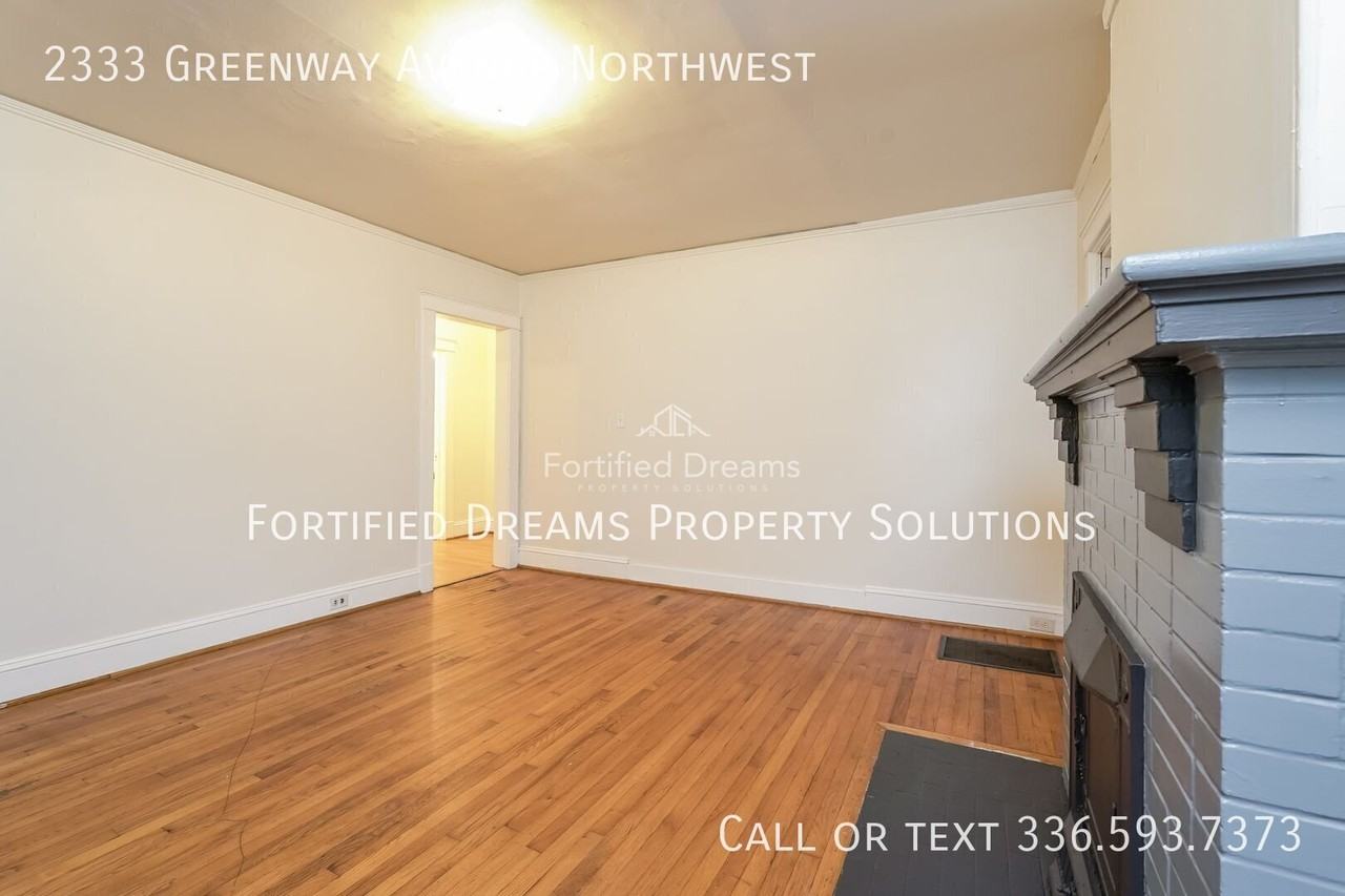 2333 Greenway Ave - Photo 3 of 15