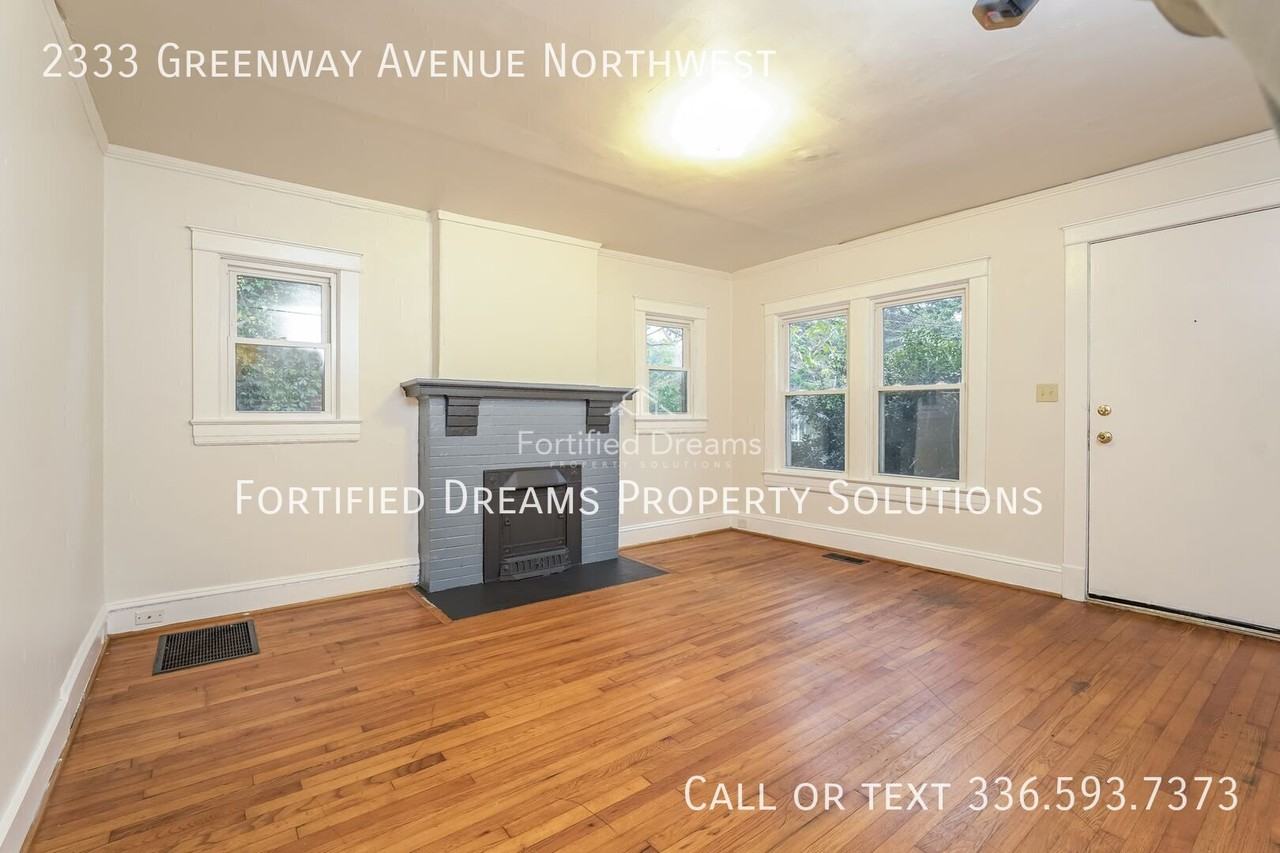 2333 Greenway Ave - Photo 4 of 15