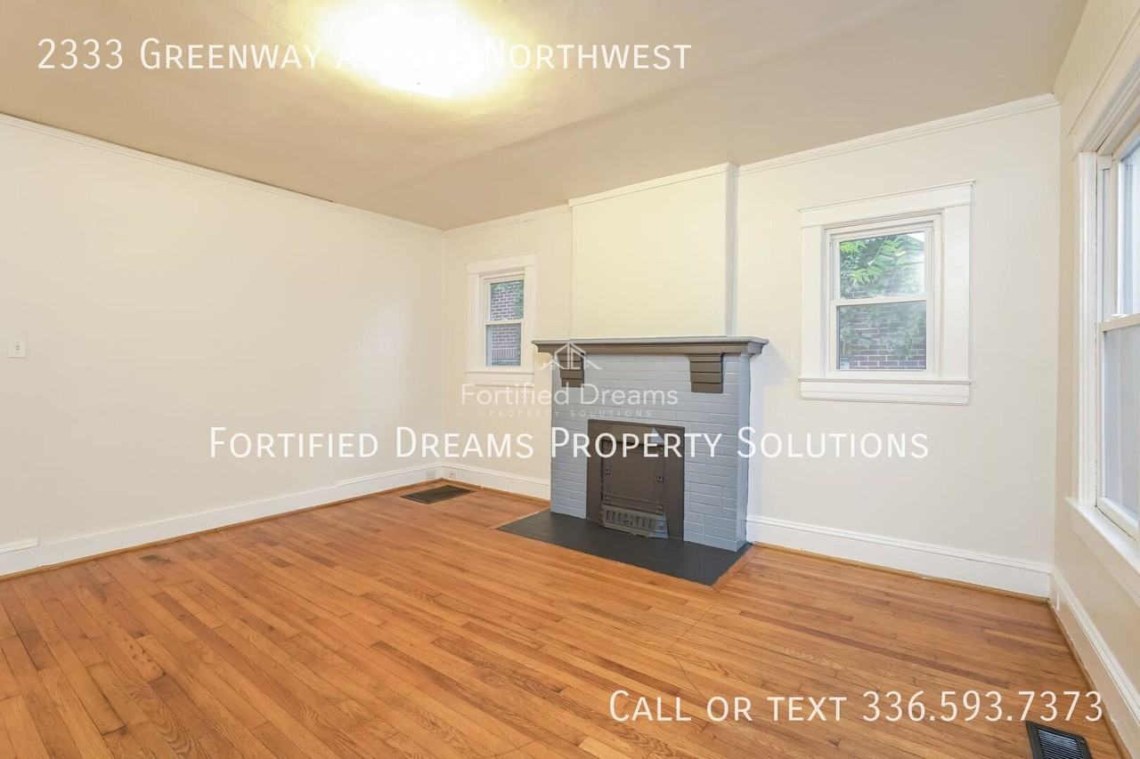 2333 Greenway Ave - Photo 5 of 15
