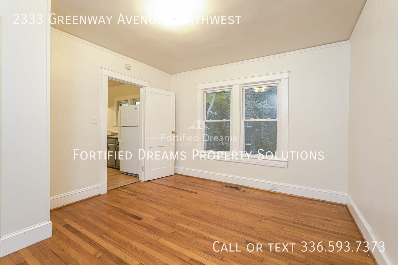 2333 Greenway Ave - Photo 6 of 15