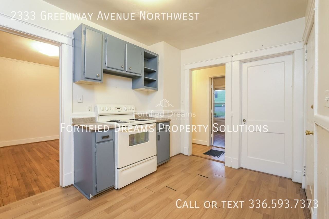 2333 Greenway Ave - Photo 7 of 15