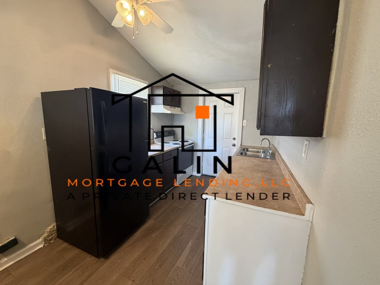 2112 Patch St - Photo 2 of 11