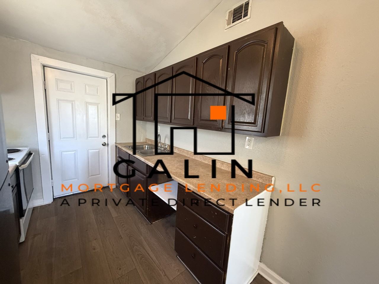 2112 Patch St - Photo 3 of 11