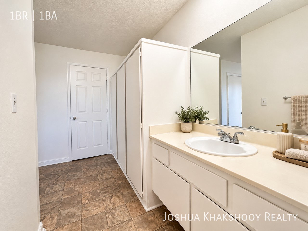 6907 Whitsett Ave #205 - Photo 7 of 12