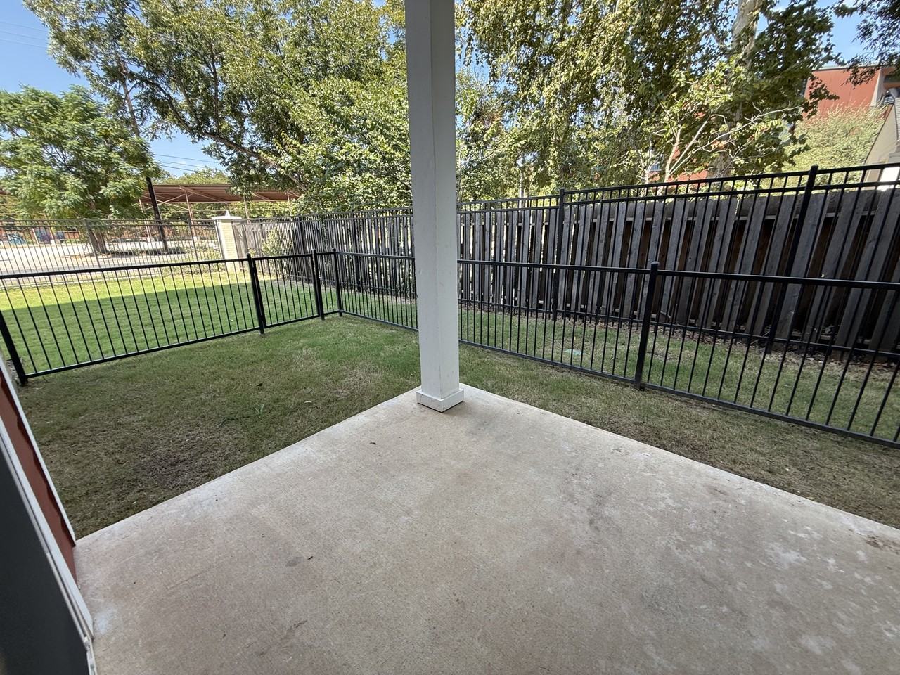 1107 Shady Ln - Photo 3 of 18