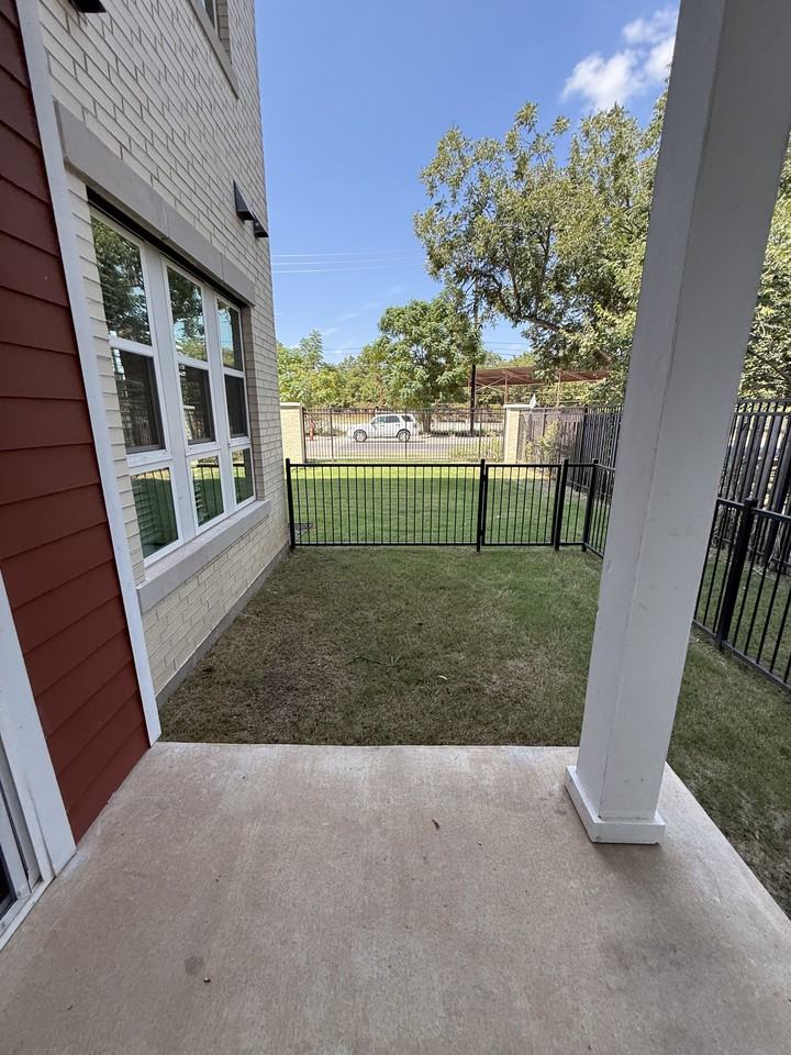 1107 Shady Ln - Photo 4 of 18