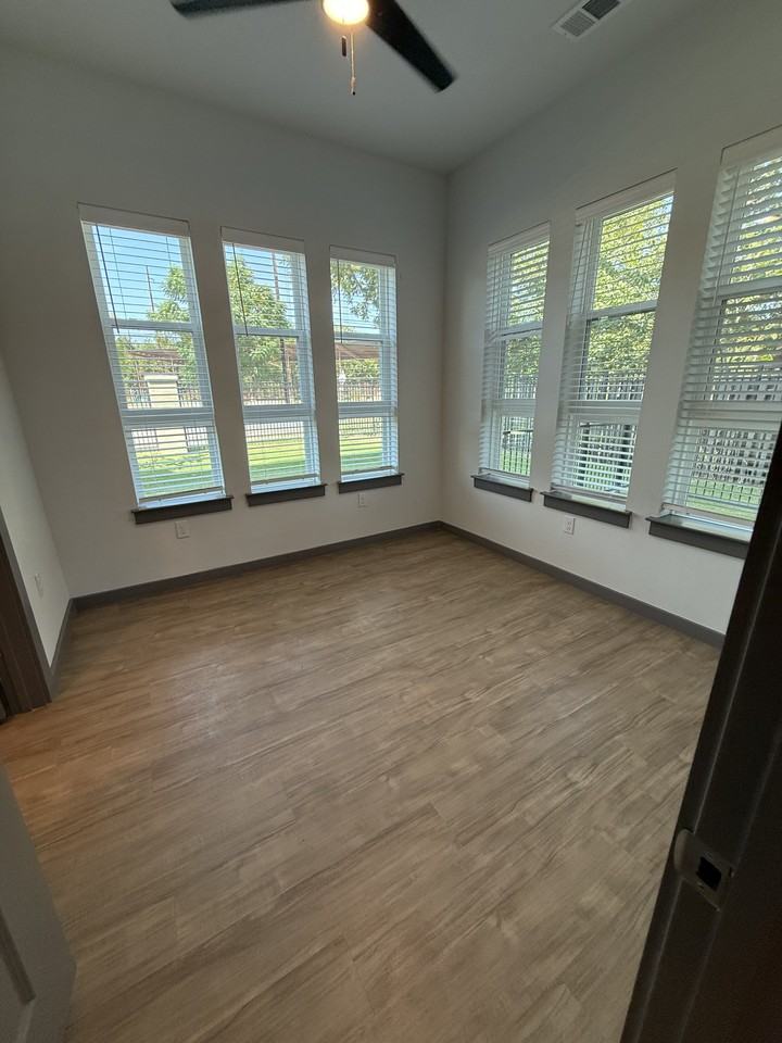 1107 Shady Ln - Photo 5 of 18