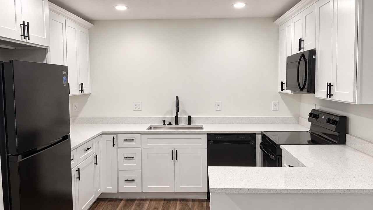 3067 Quarter St - Photo 3 of 40