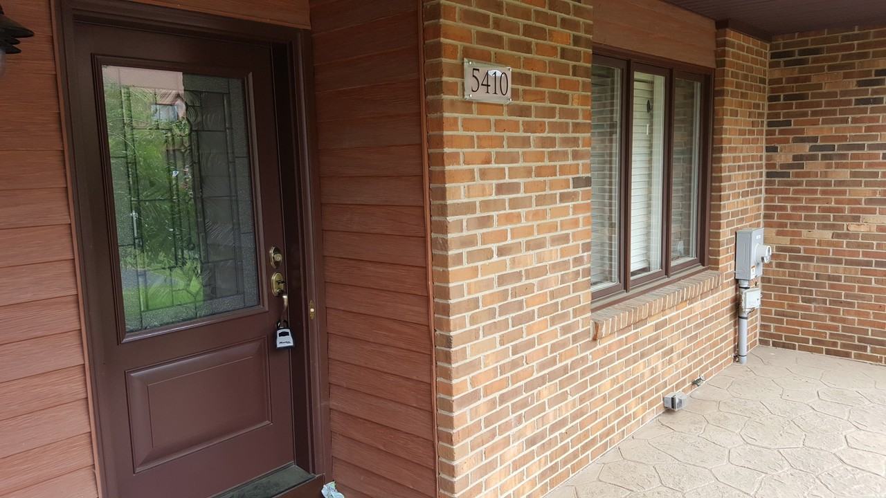 5410 Pinehurst Dr - Photo 2 of 21