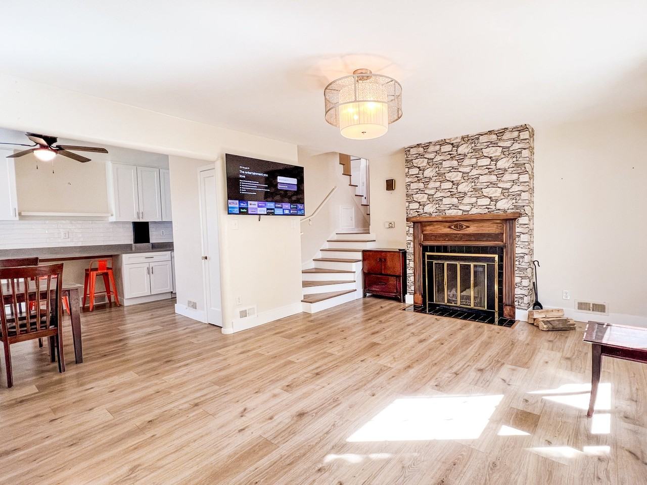 881 E Kensington Ave #A - Photo 2 of 41