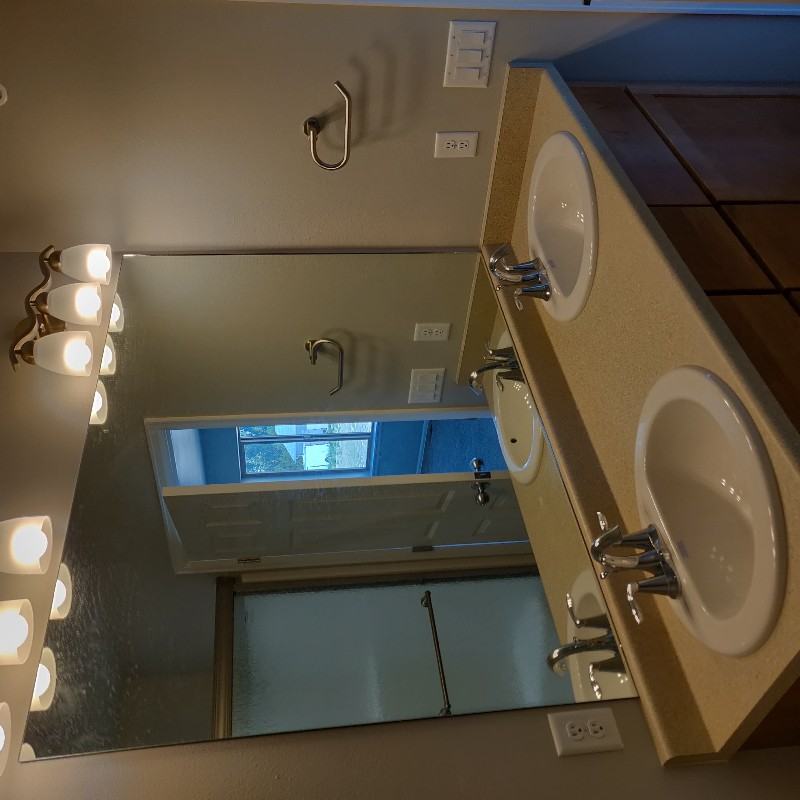 564 S Angus Ave - Photo 3 of 4