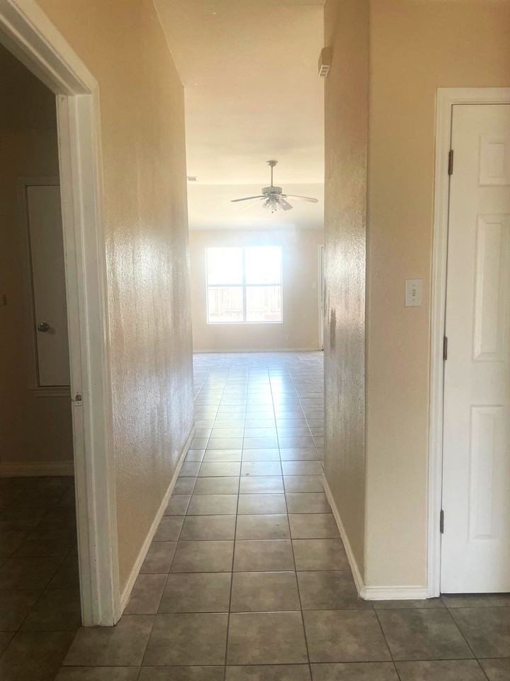 140 Amber Ln - Photo 5 of 20