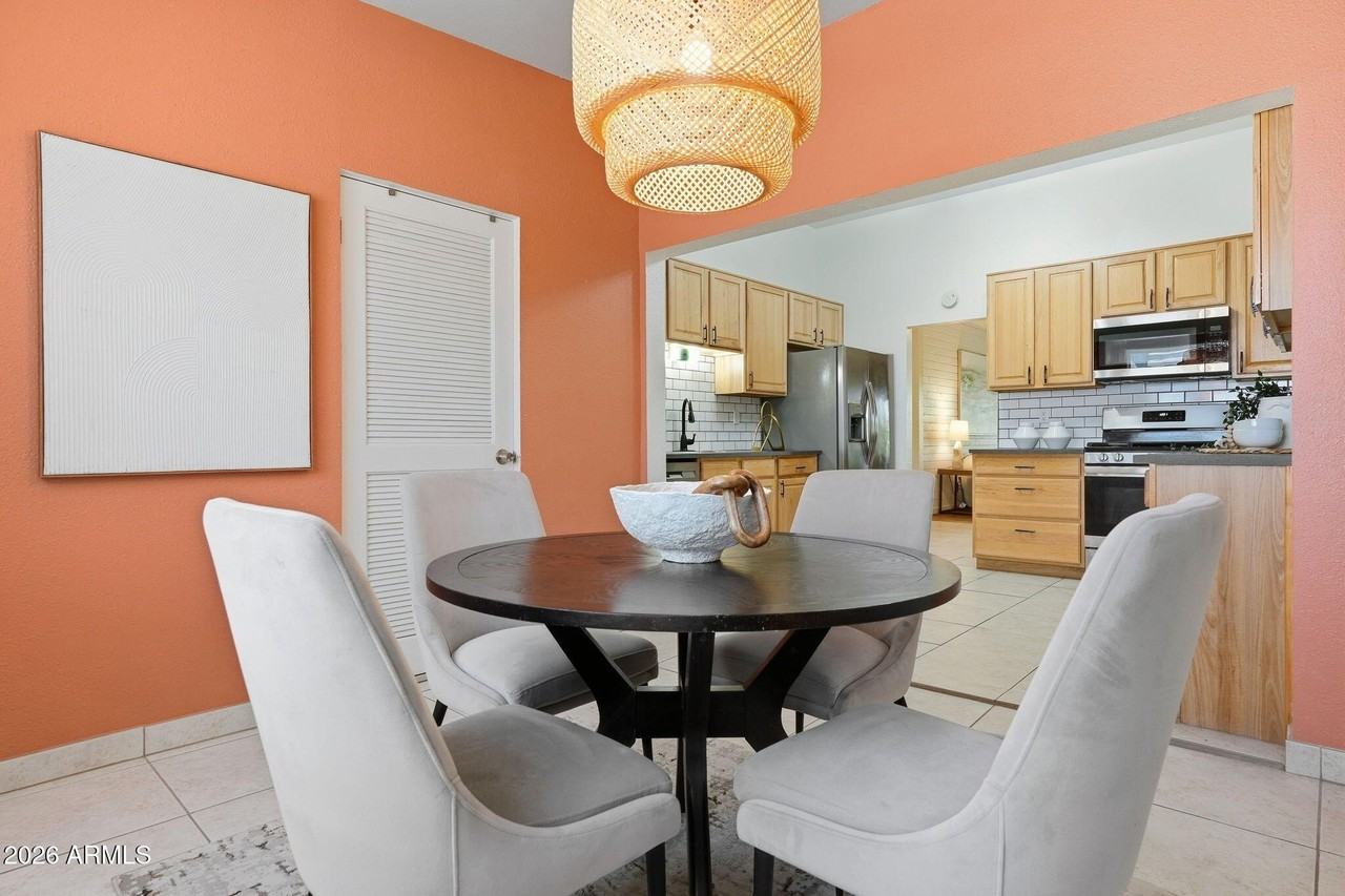 1201 E Rose Ln #9 - Photo 5 of 18