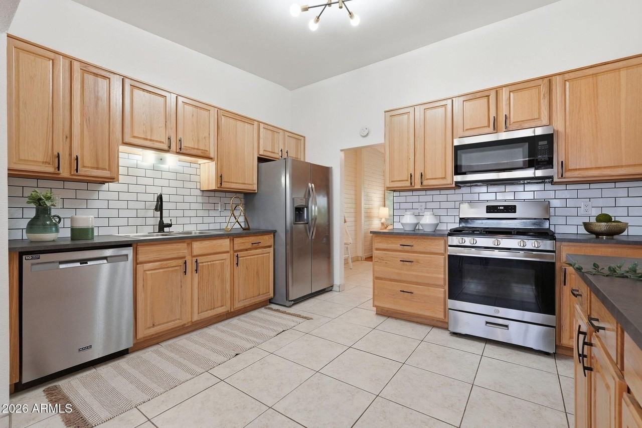 1201 E Rose Ln #9 - Photo 7 of 18