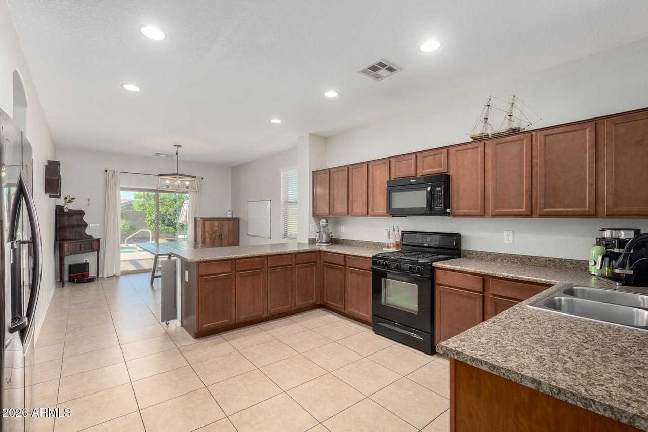 18864 N Lariat Rd - Photo 5 of 24