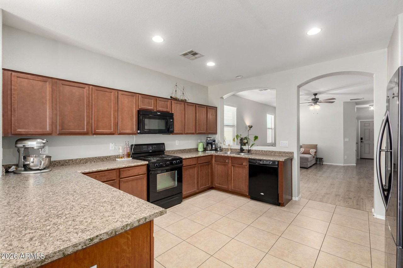 18864 N Lariat Rd - Photo 6 of 24