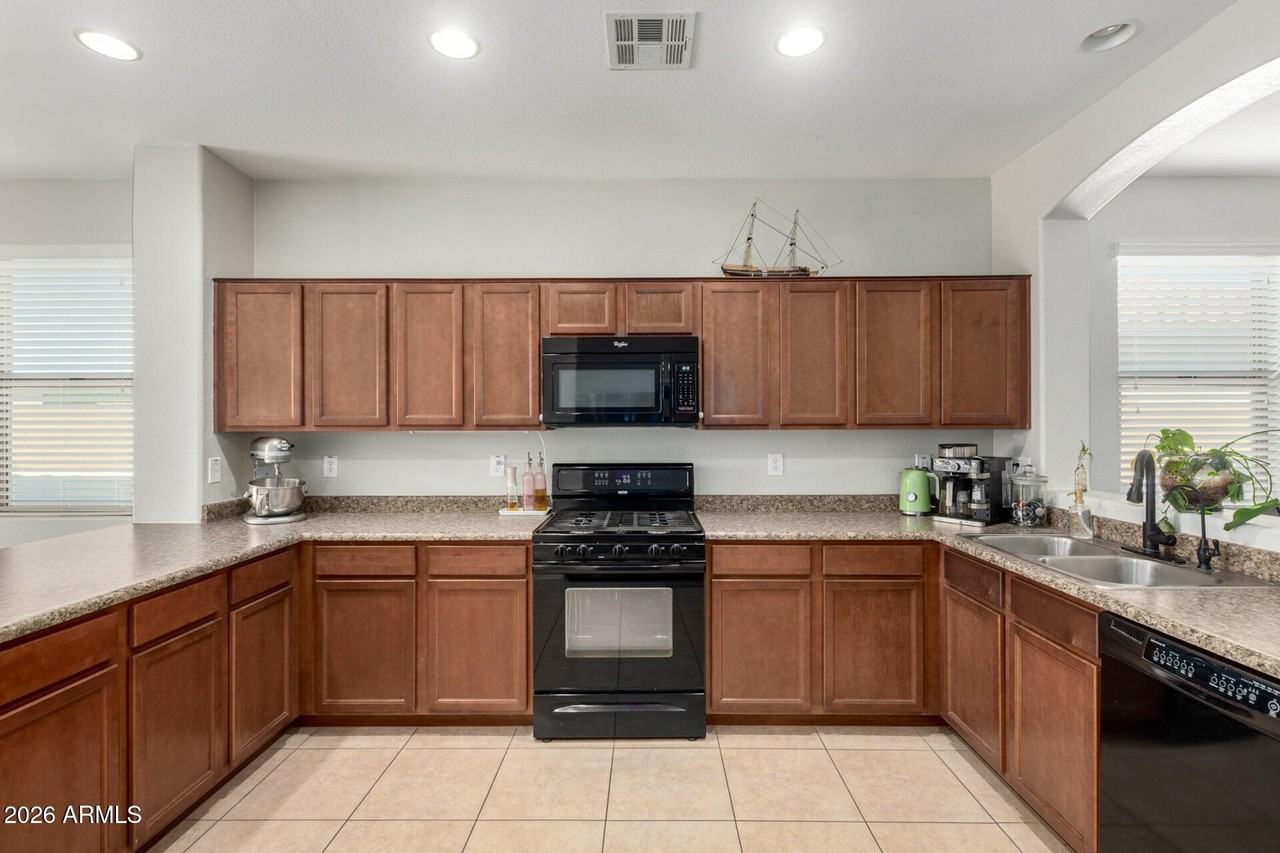 18864 N Lariat Rd - Photo 7 of 24