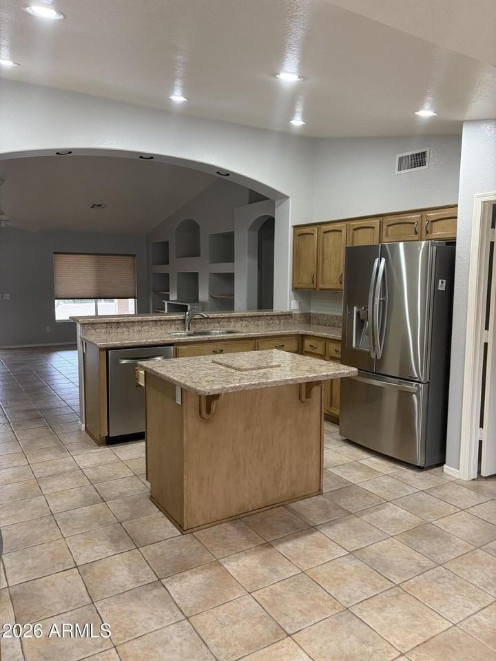 15401 W Amelia Dr - Photo 2 of 22