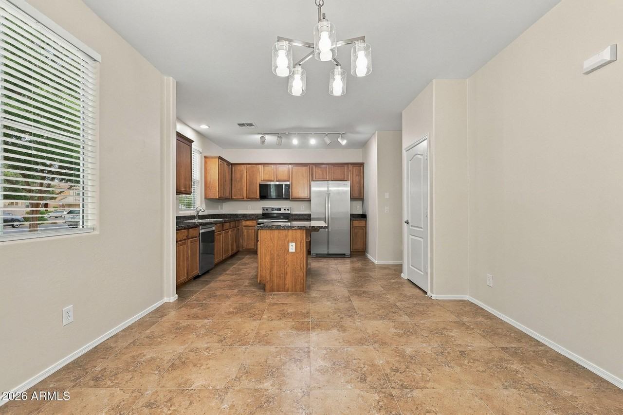 4081 E Oakland St - Photo 5 of 43
