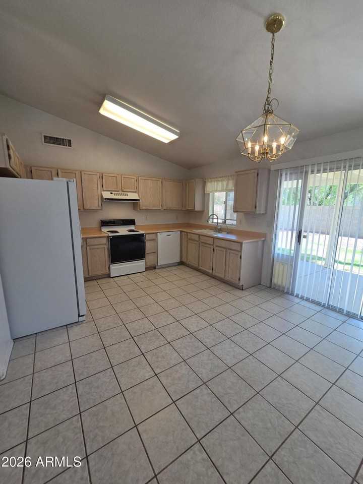 2925 E Blackhawk Dr - Photo 5 of 17