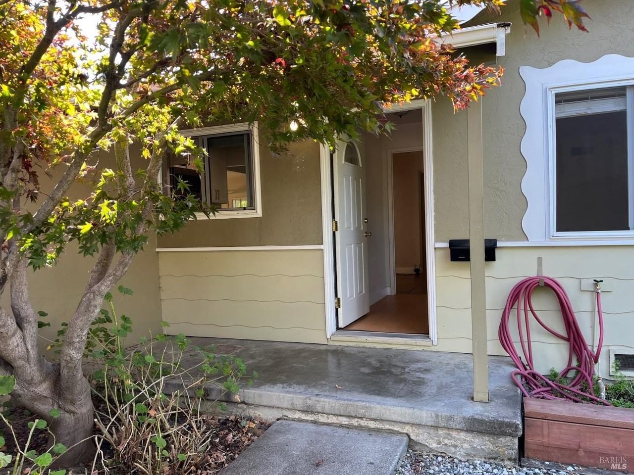 1601 Yellowstone St - Photo 3 of 14