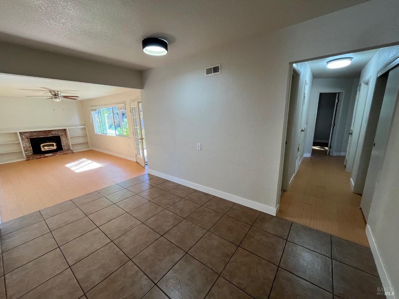1601 Yellowstone St - Photo 4 of 14