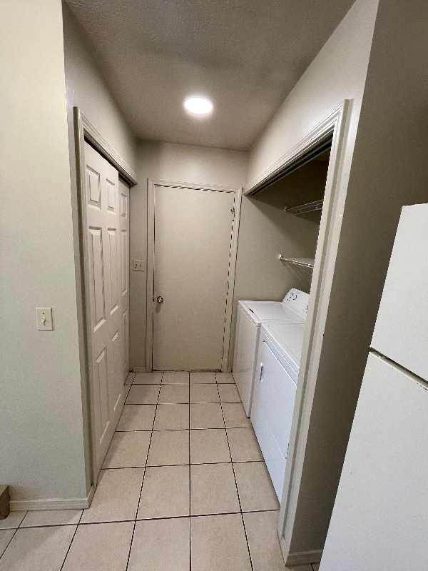 1383 Red Tail Hawk Dr - Photo 3 of 10